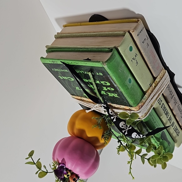 Halloween book stack decor - Picture 3 of 5